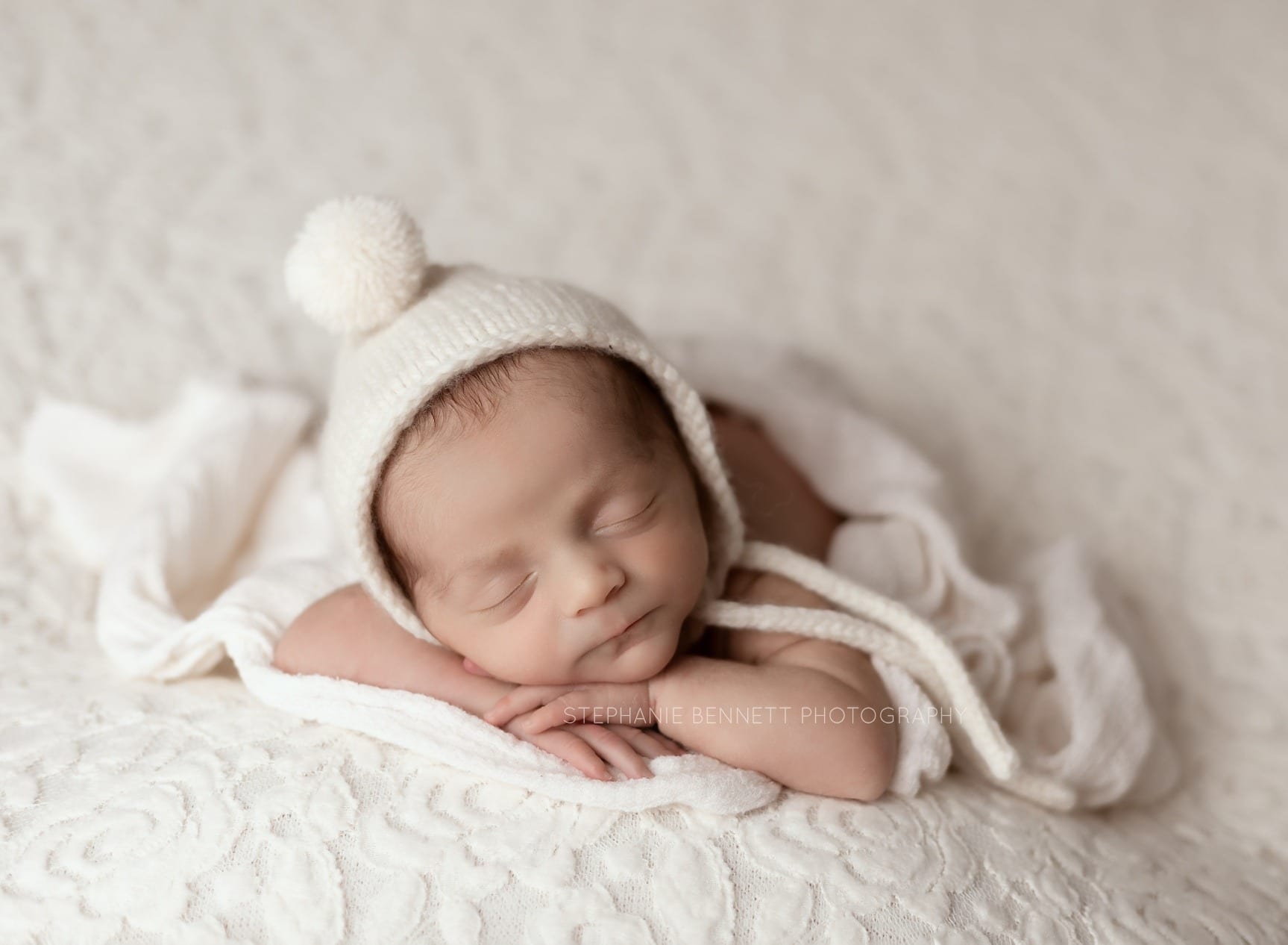 Cute winter hate newborn MInneapolis photographer