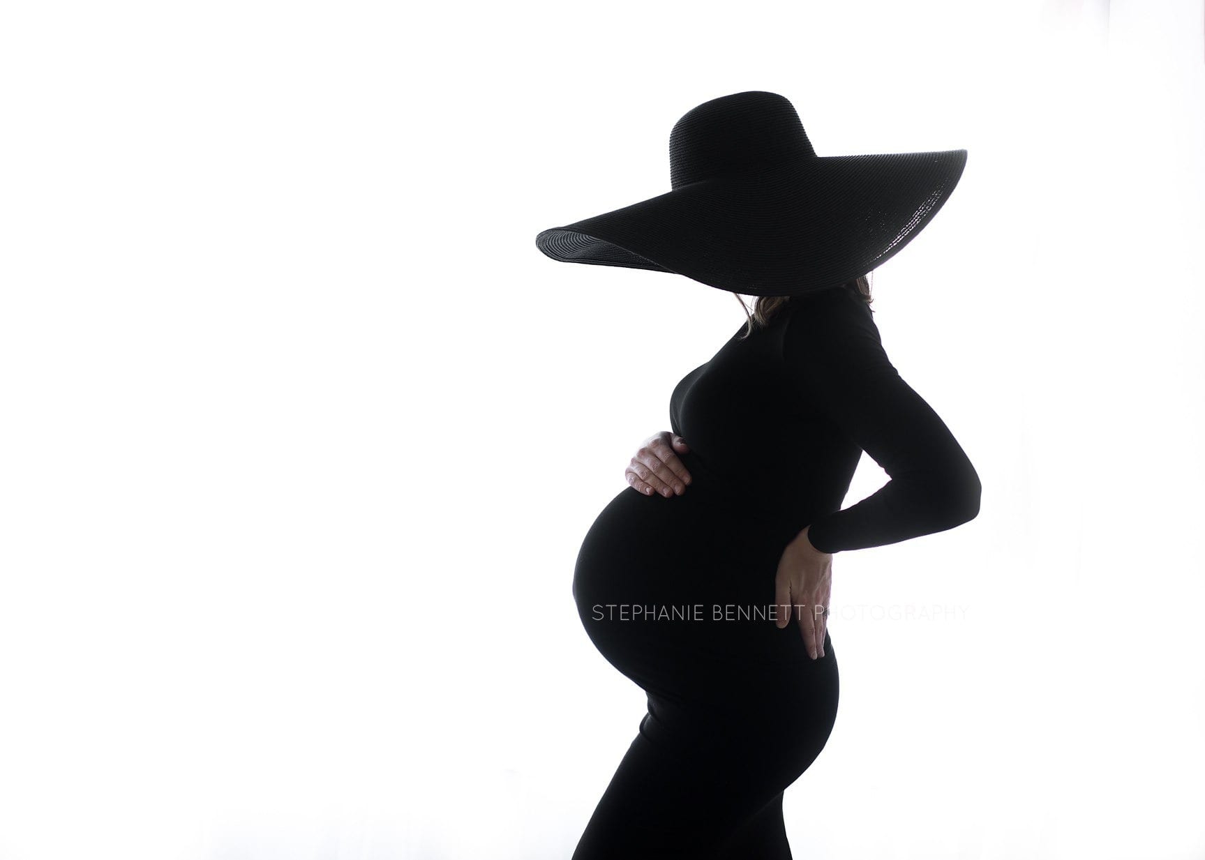 Maternity session with big floppy hat minneapolis minnesota