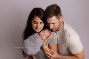 most popular newborn poses with parents